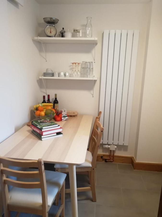 Kleine Galerie Apartment Fuer 3 Mit Kueche Kamin Netflix Parken Und Hofladen Steinhofel Exterior photo